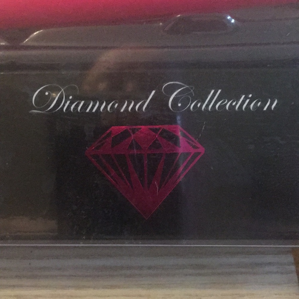 Diamond Collection
Pink 0.5" Mini w/Travel Pouch | Flat Iron - Picture 3 of 4